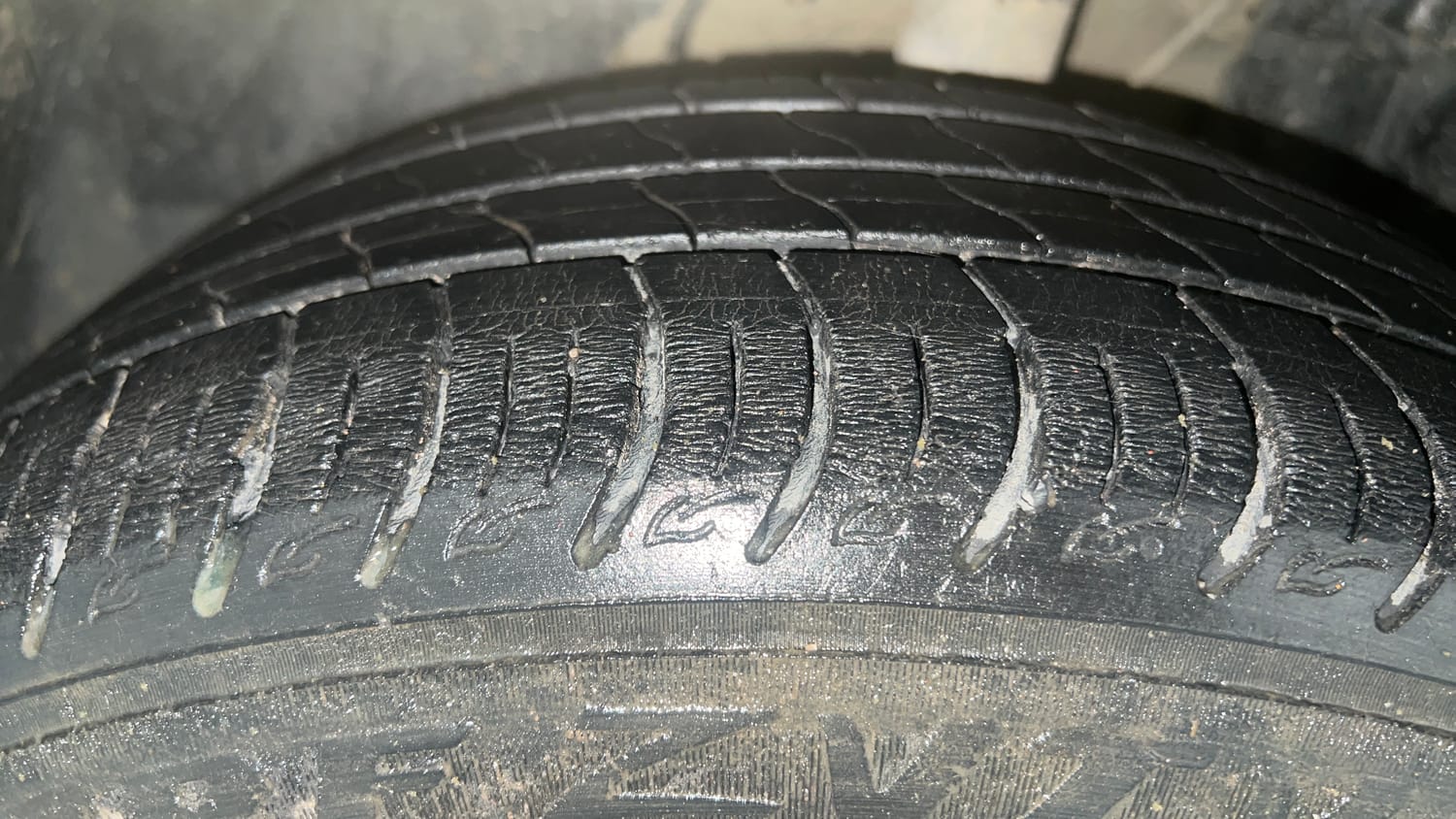 Used 2020 Tata Altroz XZ (O) Petrol Petrol Manual tyres LEFT FRONT TYRE TREAD VIEW