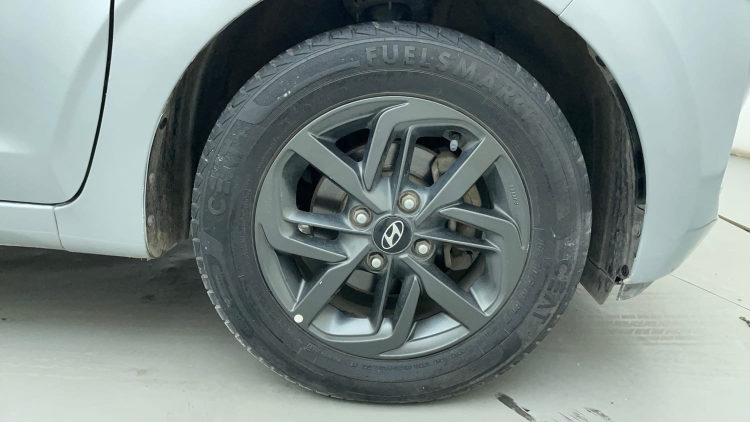 Used 2020 Hyundai Grand i10 Nios Sportz AMT 1.2 Kappa VTVT Petrol Automatic tyres RIGHT FRONT TYRE RIM VIEW