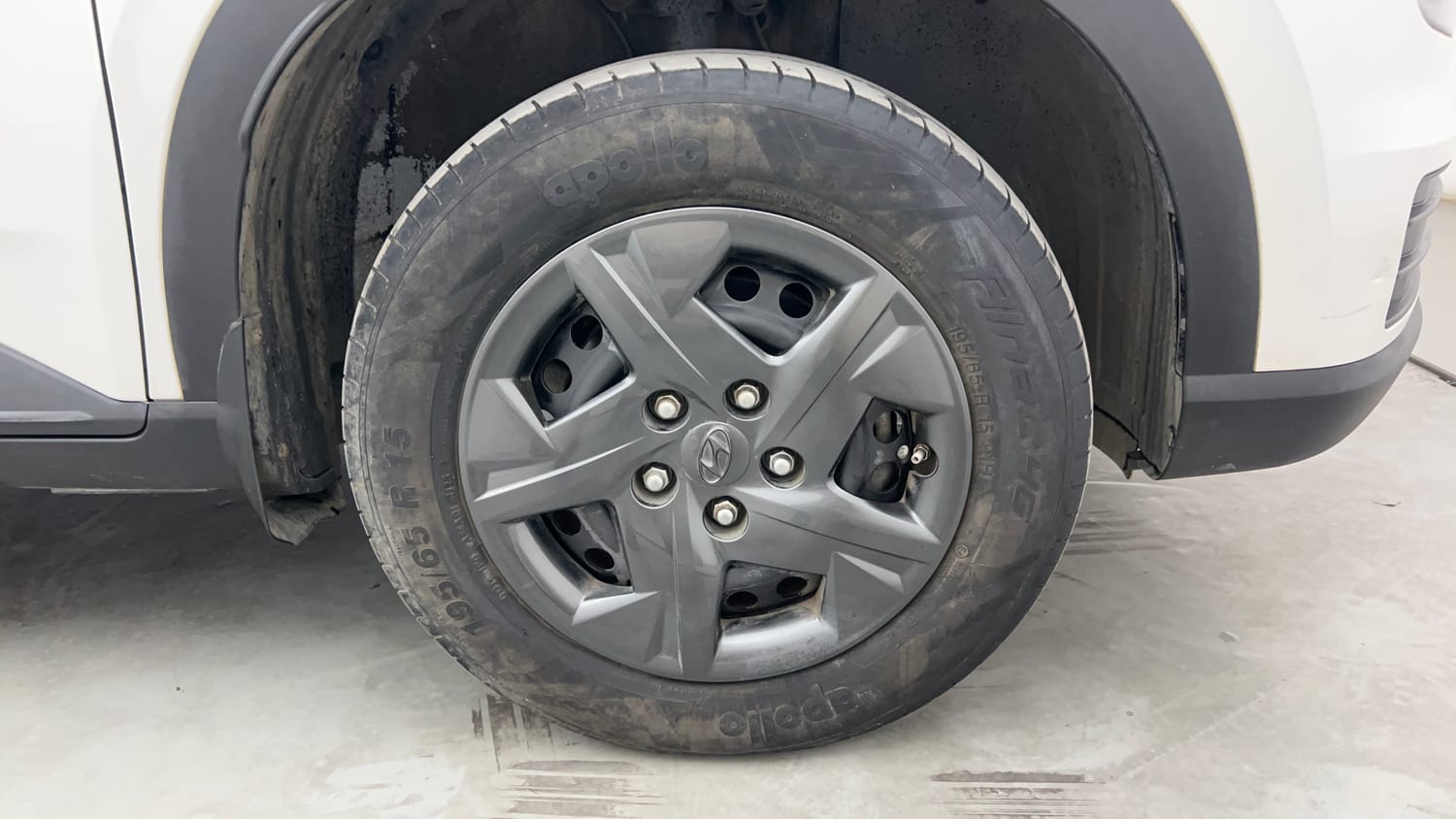 Used 2023 Hyundai Venue SX 1.2 Petrol Petrol Manual tyres RIGHT FRONT TYRE RIM VIEW