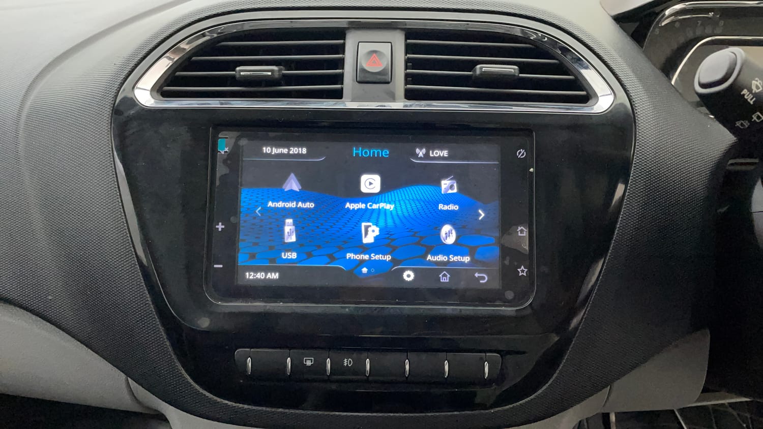 Used 2020 Tata Tiago XZA Petrol Automatic top_features Integrated (in-dash) music system