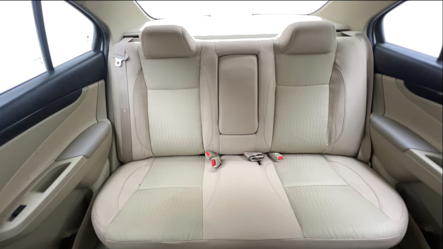 Used 2016 Maruti Suzuki Ciaz VXi+ AT Petrol Automatic interior REAR SEAT CONDITION VIEW
