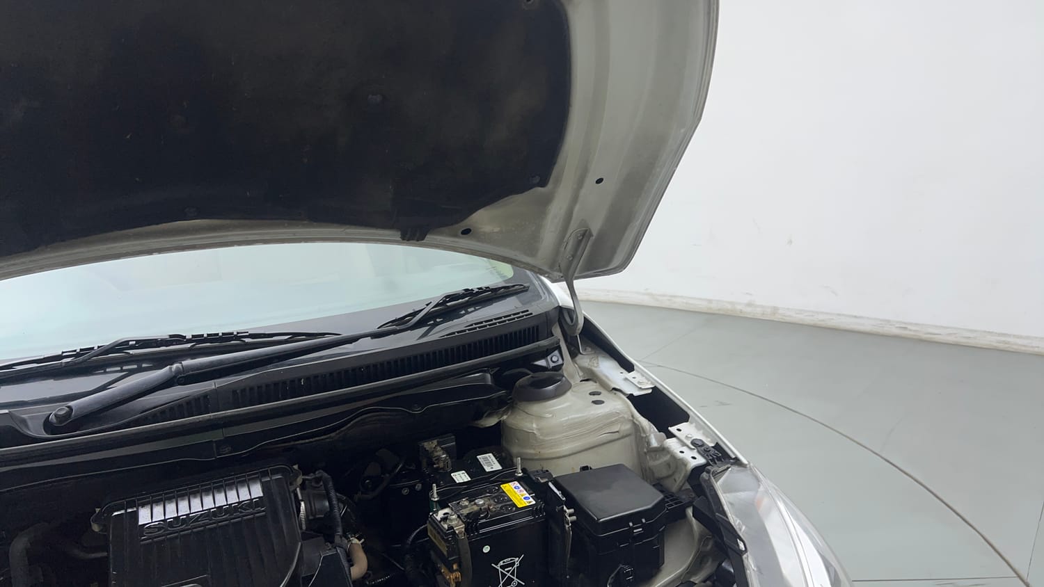 Used 2016 Maruti Suzuki Ciaz VXi+ AT Petrol Automatic engine ENGINE LEFT SIDE HINGE & APRON VIEW
