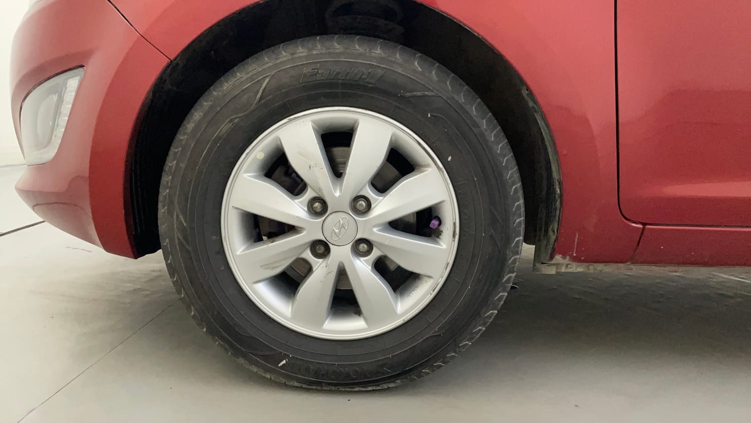 Used 2014 Hyundai i20 Asta 1.2 Petrol Manual tyres LEFT FRONT TYRE RIM VIEW