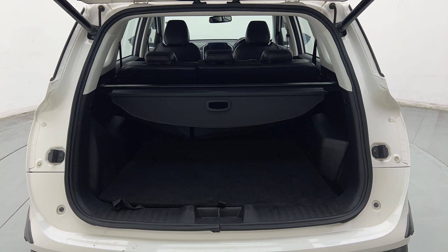 Used 2022 MG Motors Hector Sharp 1.5 Petrol CVT Petrol Automatic interior DICKY INSIDE VIEW
