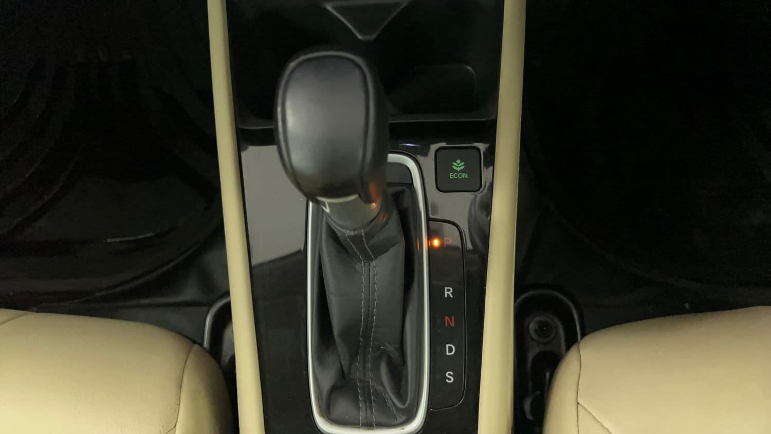 Used 2023 Honda City ZX CVT Petrol Petrol Automatic interior GEAR  KNOB VIEW