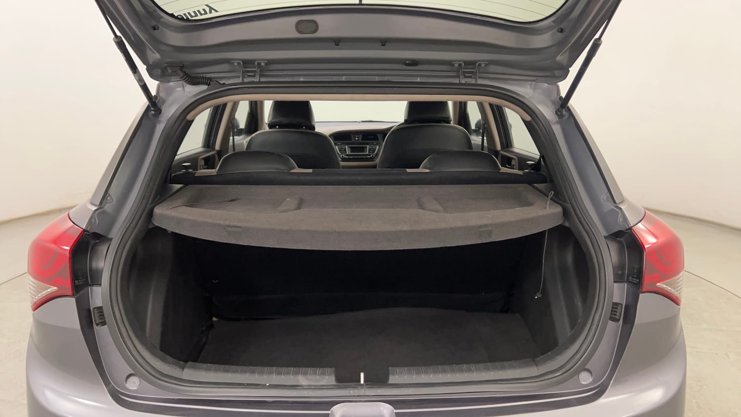Used 2017 Hyundai Elite i20 Sportz 1.2 Petrol Manual interior DICKY INSIDE VIEW