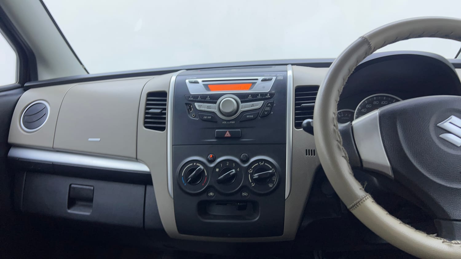 Used 2013 Maruti Suzuki Wagon R VXI Petrol Manual interior MUSIC SYSTEM & AC CONTROL VIEW
