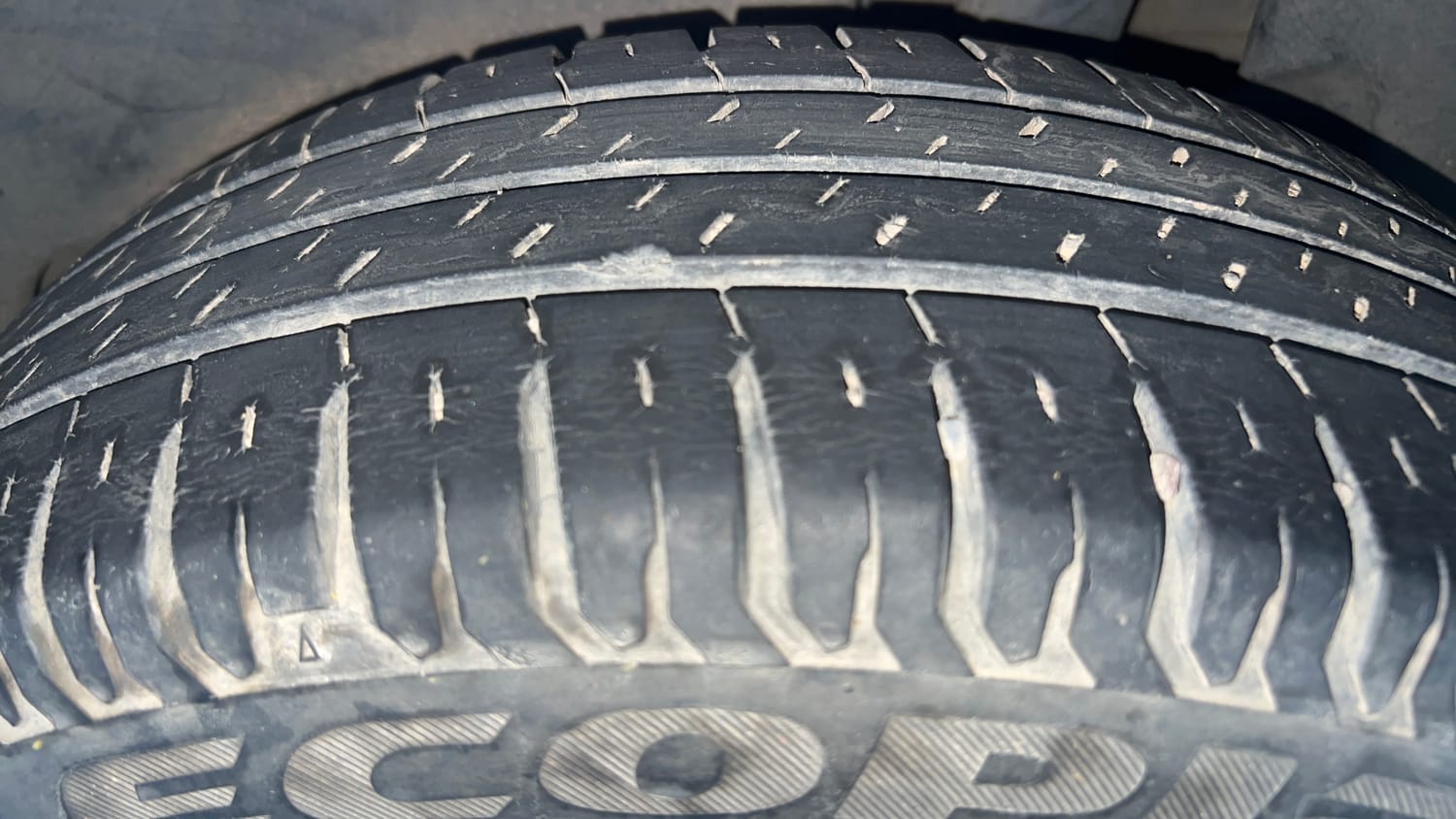 Used 2017 Maruti Suzuki Dzire ZXi Plus AMT Petrol Automatic tyres LEFT REAR TYRE TREAD VIEW