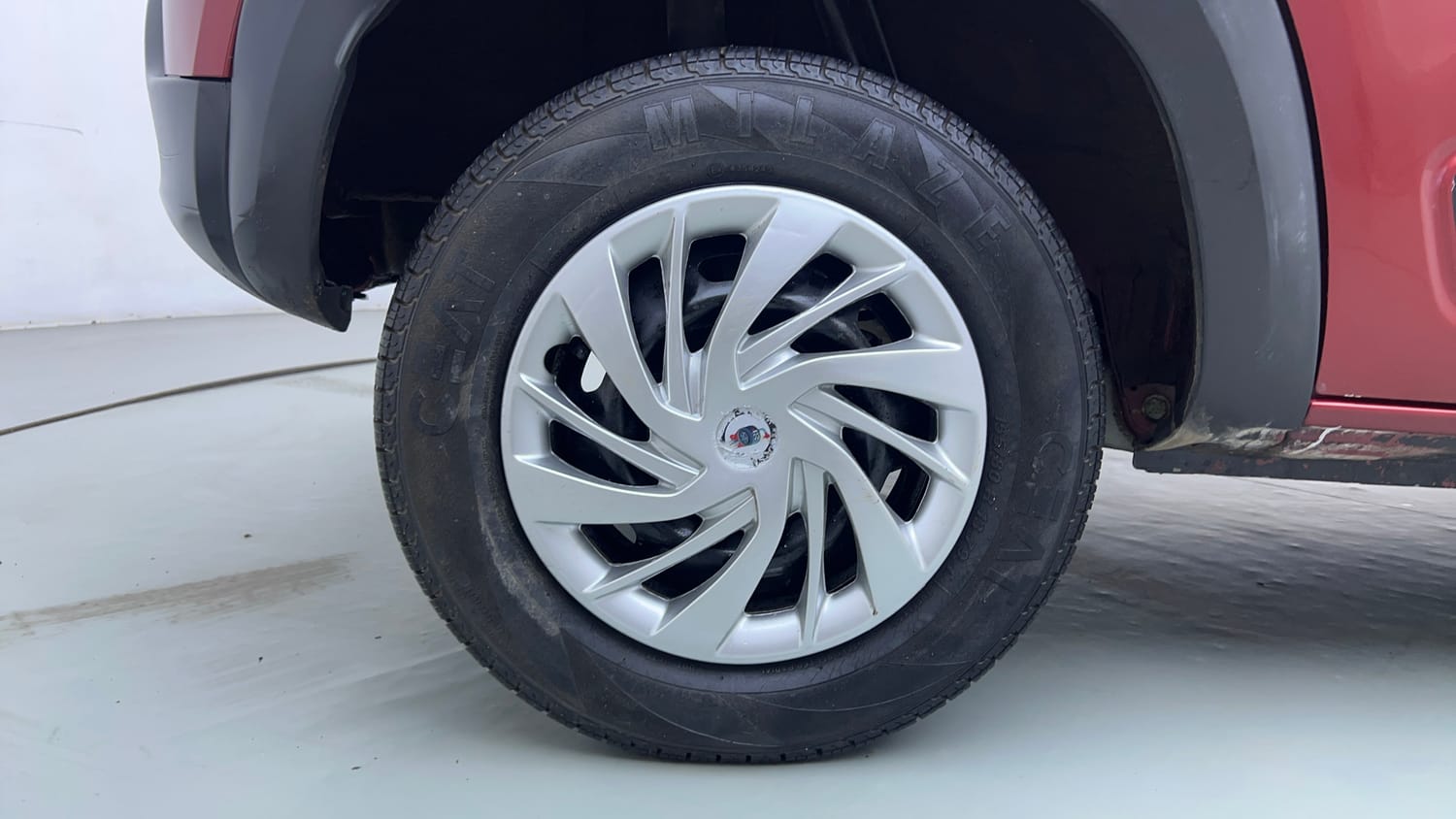 Used 2016 Renault Kwid RXT Petrol Manual tyres RIGHT REAR TYRE RIM VIEW