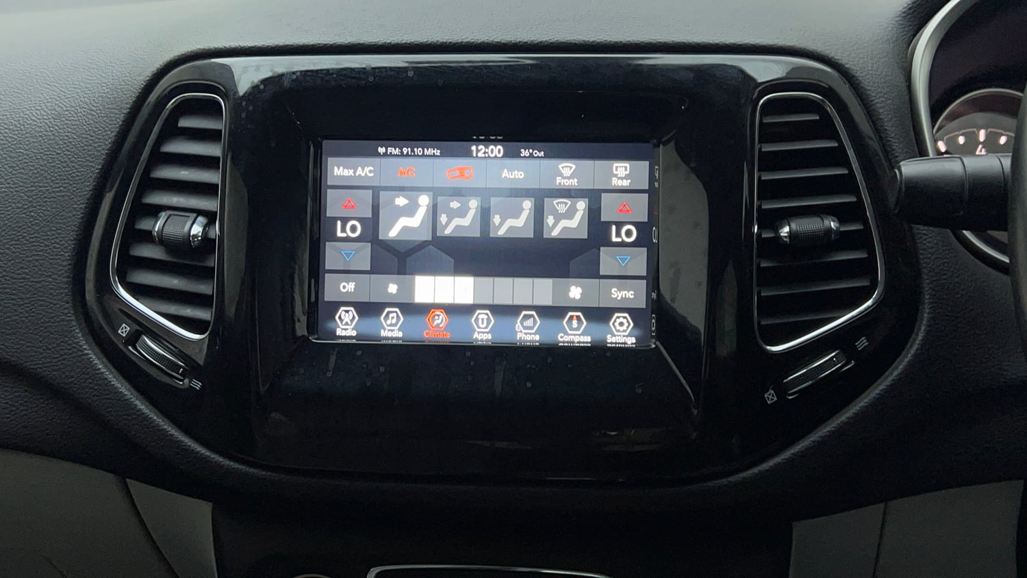 Used 2019 Jeep Compass Limited 1.4 Petrol AT Petrol Automatic top_features Integrated (in-dash) music system