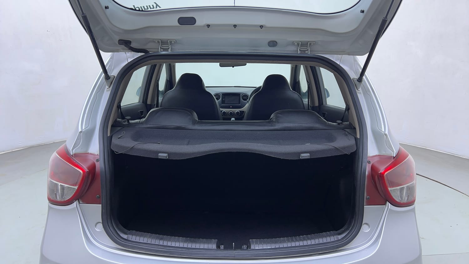 Used 2017 Hyundai Grand i10 Magna AT 1.2 Kappa VTVT Petrol Automatic interior DICKY INSIDE VIEW