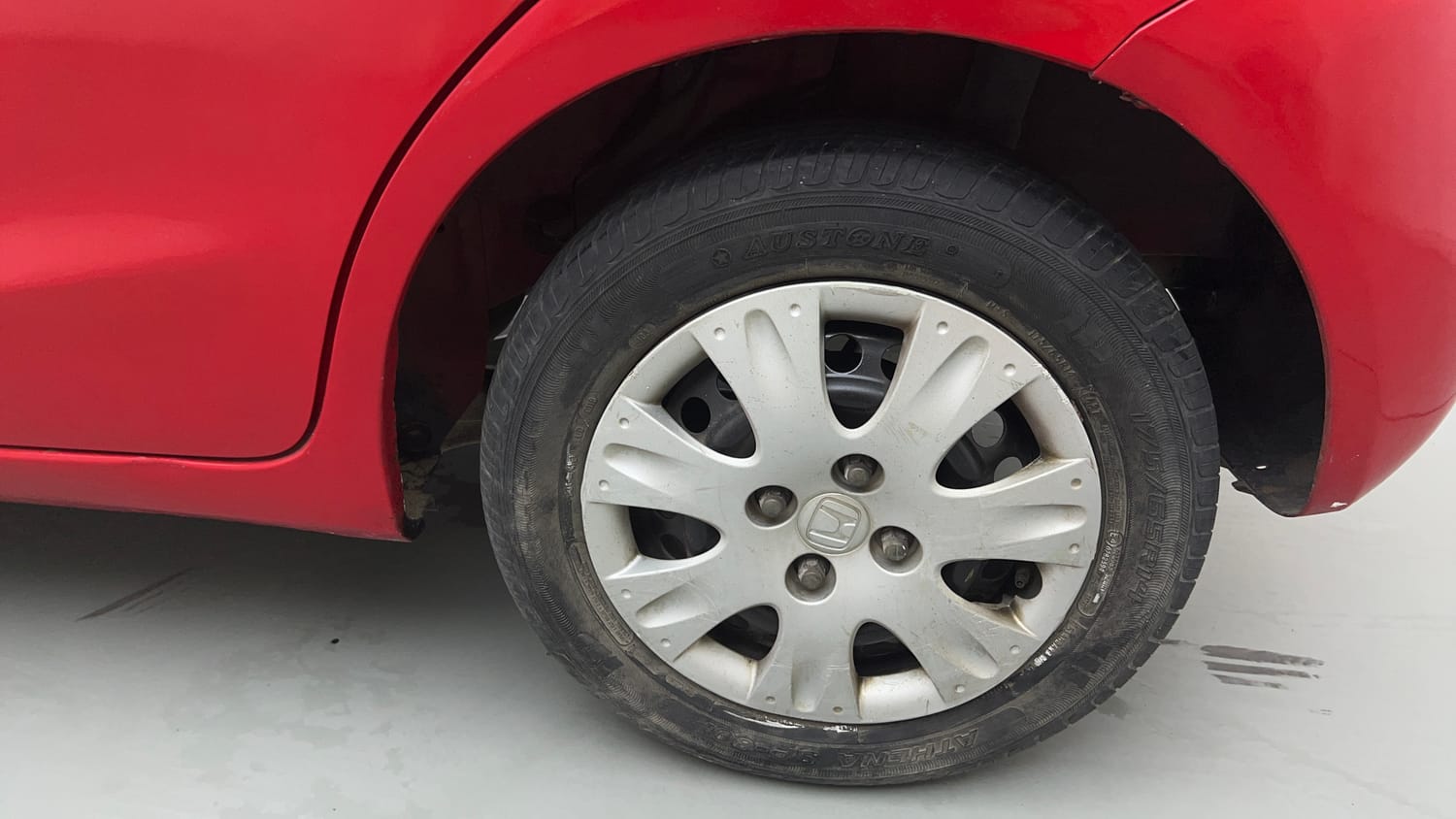Used 2013 Honda Brio S MT Petrol Manual tyres LEFT REAR TYRE RIM VIEW