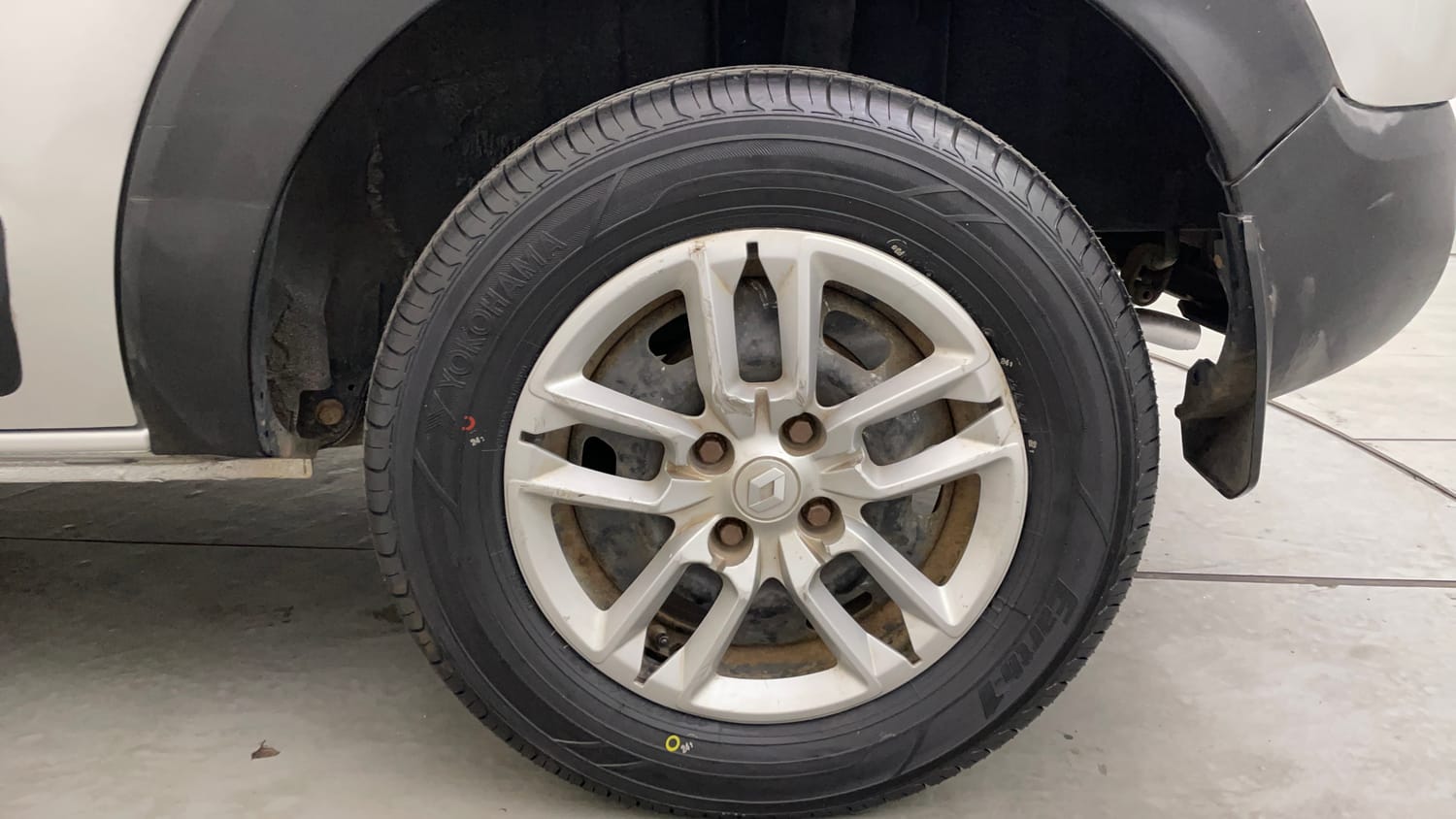 Used 2022 Renault Triber RXT EASY-R AMT Petrol Automatic tyres LEFT REAR TYRE RIM VIEW