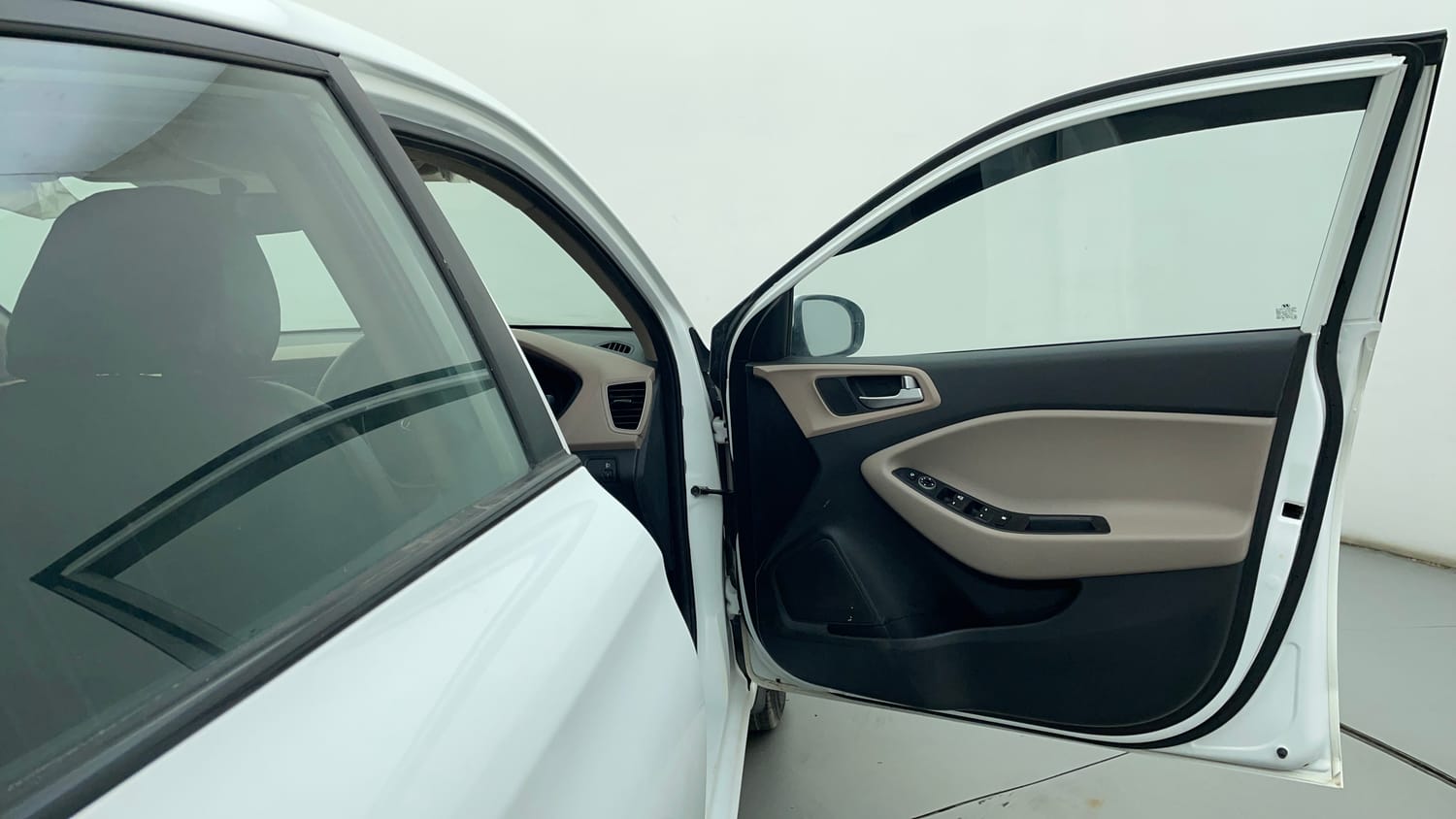 Used 2020 Hyundai Elite i20 Sportz Plus 1.2 Petrol Manual interior RIGHT FRONT DOOR OPEN VIEW