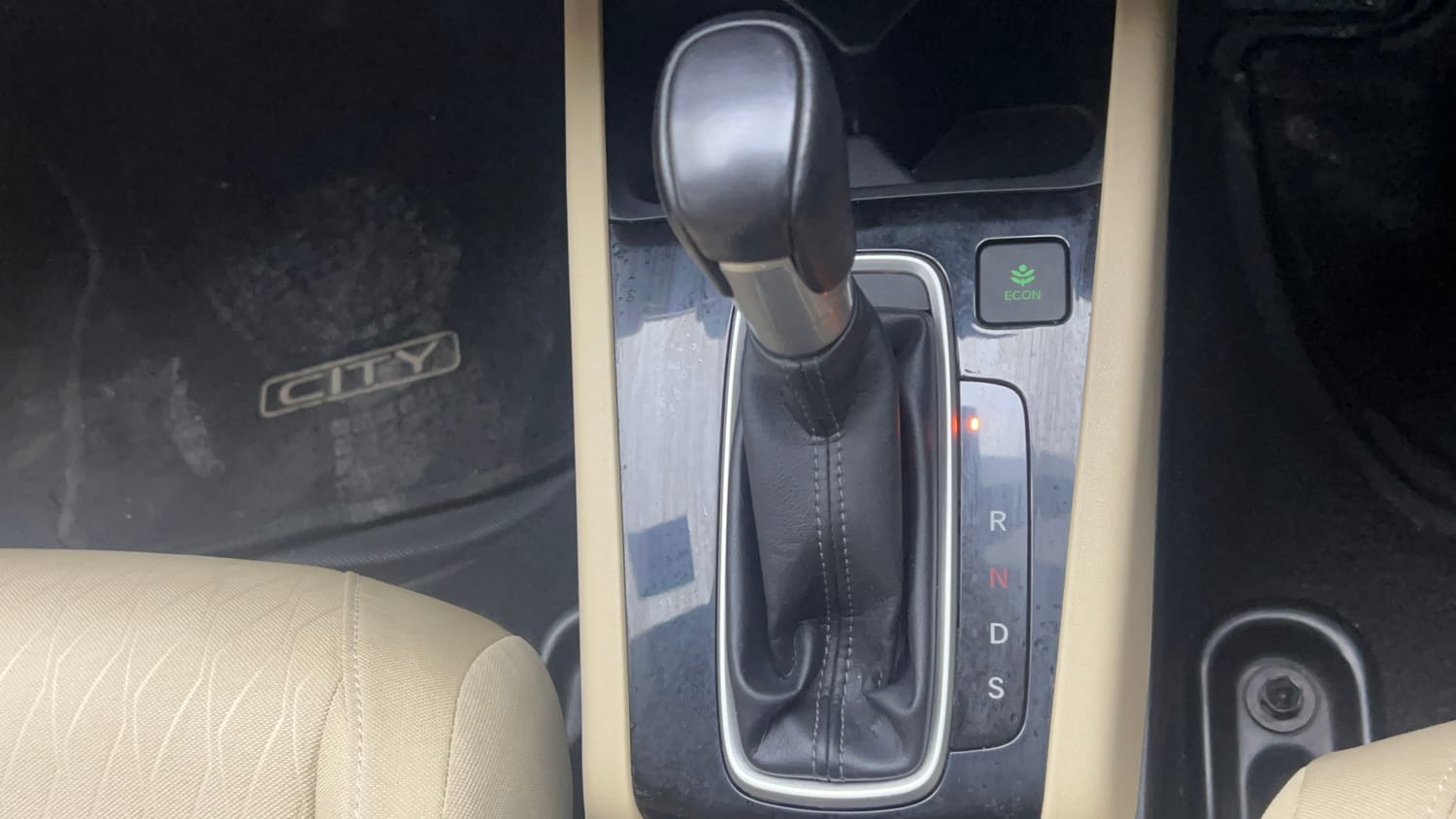 Used 2022 Honda City VX CVT Petrol Petrol Automatic interior GEAR  KNOB VIEW
