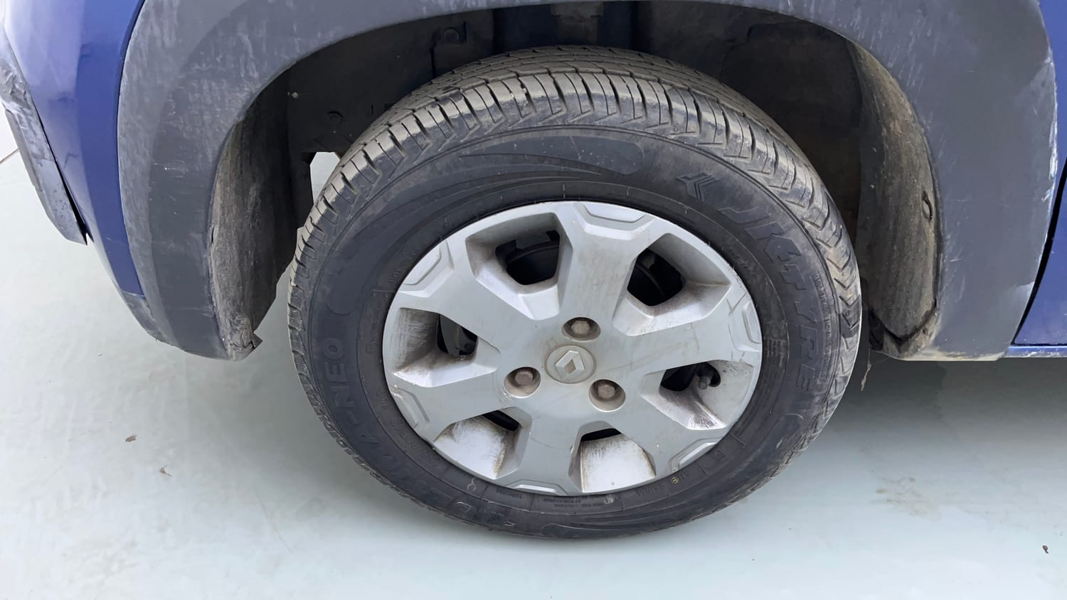 Used 2018 Renault Kwid CLIMBER 1.0 Petrol Manual tyres LEFT FRONT TYRE RIM VIEW