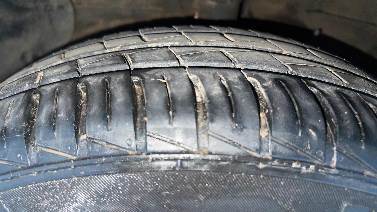 Used 2022 Hyundai Grand i10 Nios Sportz AMT 1.2 Kappa VTVT Petrol Automatic tyres LEFT FRONT TYRE TREAD VIEW