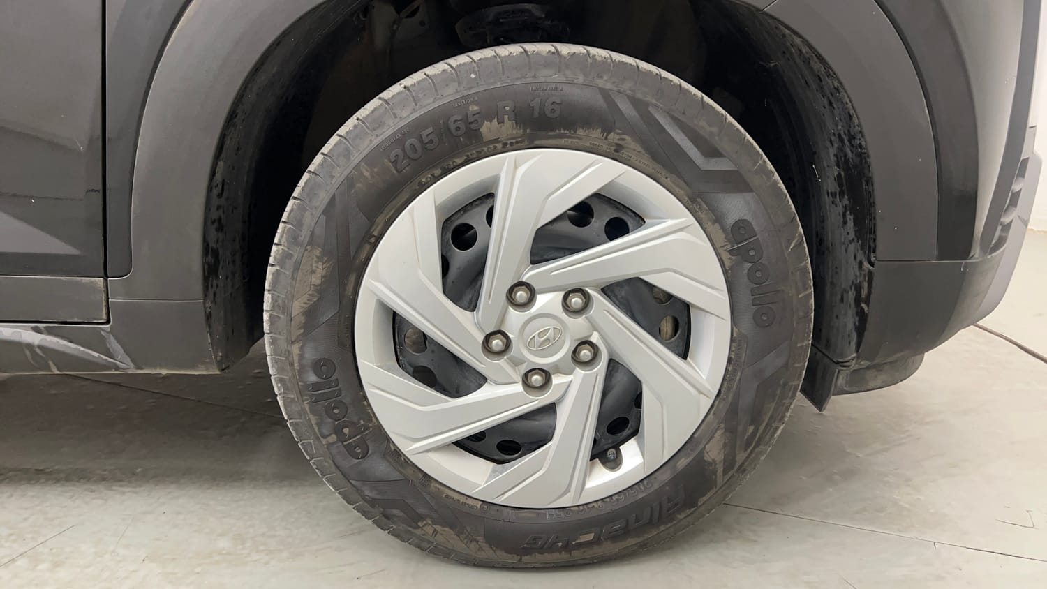 Used 2024 Hyundai Creta 1.5 MPi Petrol MT E Petrol Manual tyres RIGHT FRONT TYRE RIM VIEW