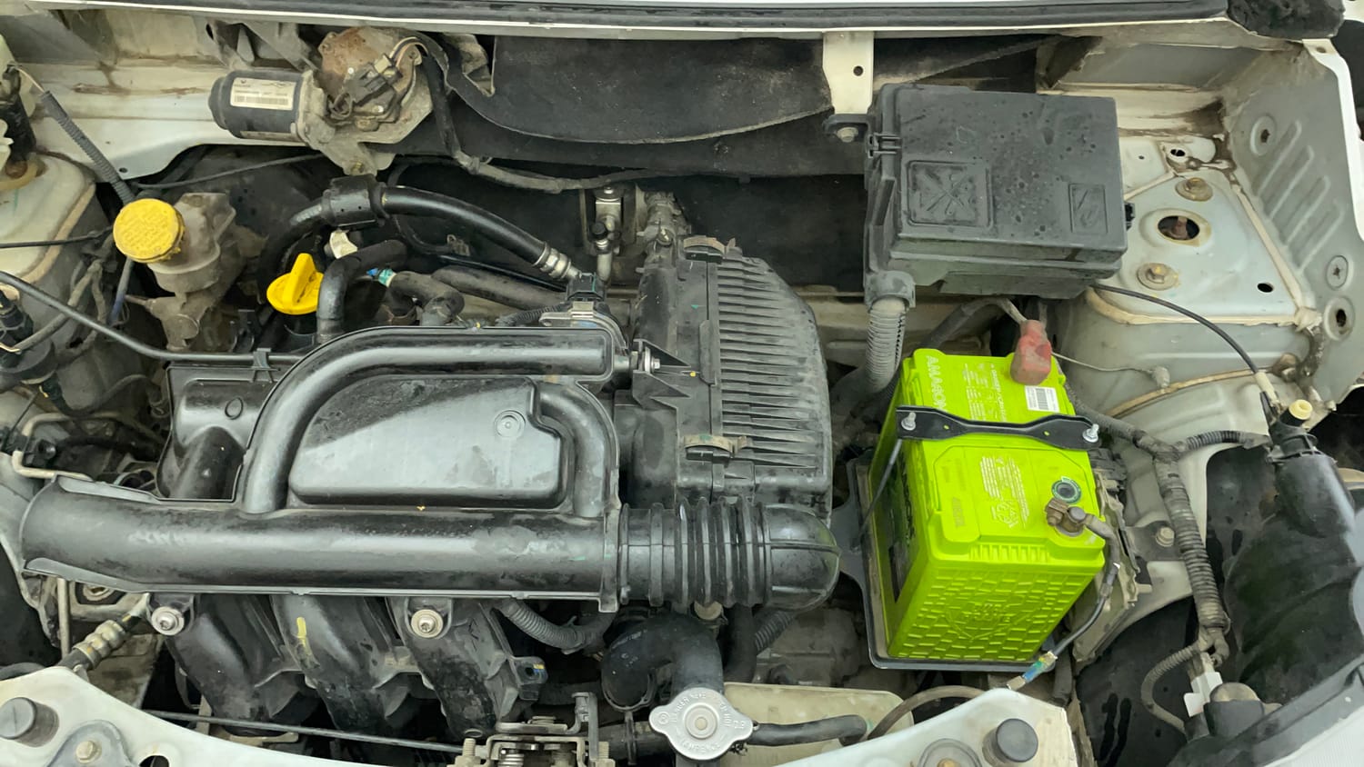 Used 2016 Renault Kwid RXT Petrol Manual engine ENGINE LEFT SIDE VIEW