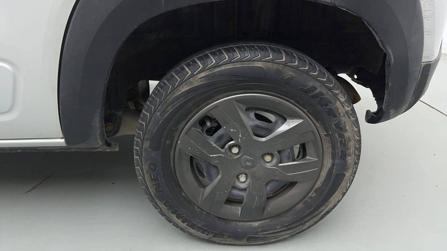 Used 2020 Renault Kwid 1.0 RXT AMT Opt Petrol Automatic tyres LEFT REAR TYRE RIM VIEW