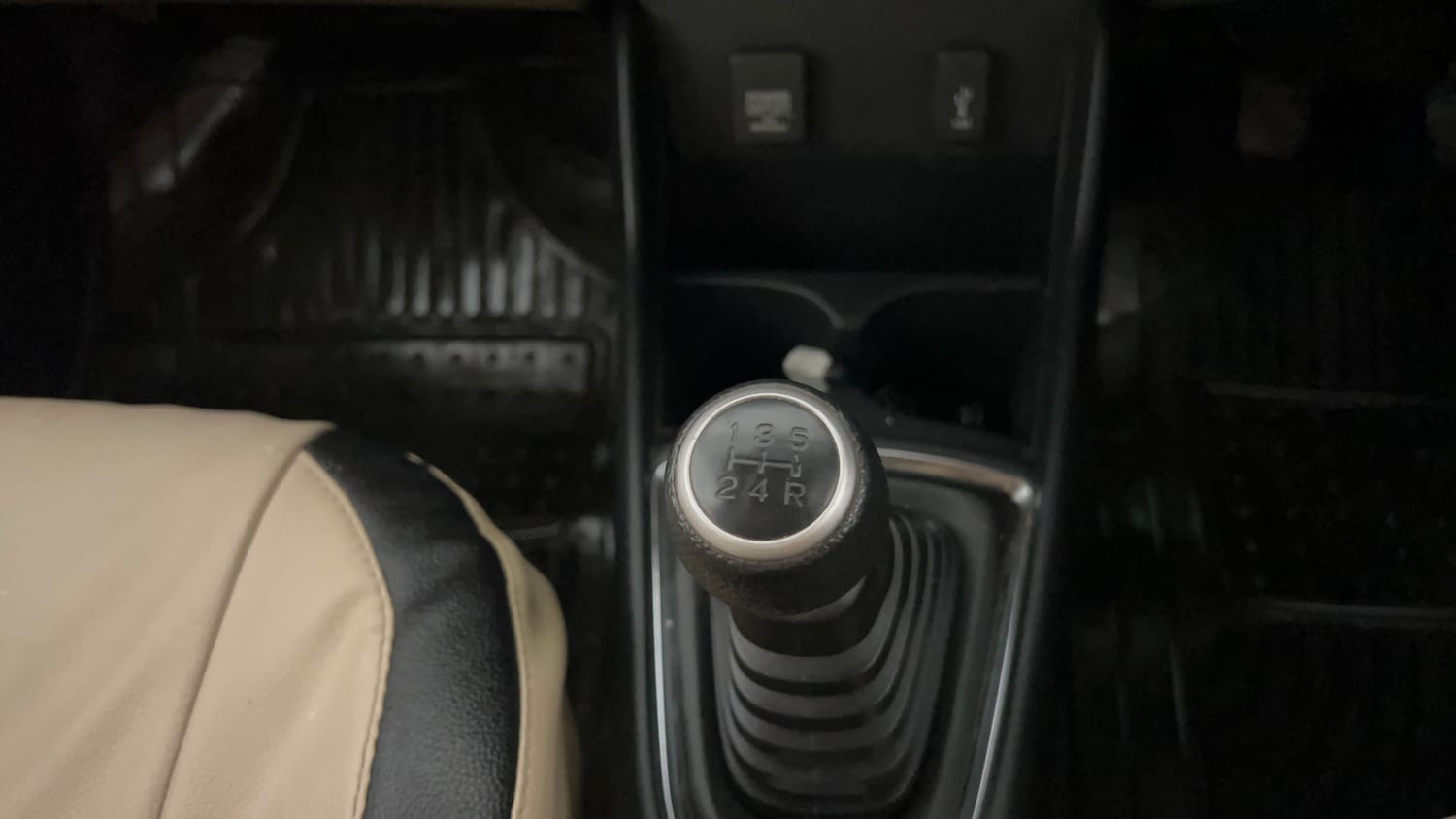 Used 2019 Honda Amaze 1.2 V MT Petrol Petrol Manual interior GEAR  KNOB VIEW