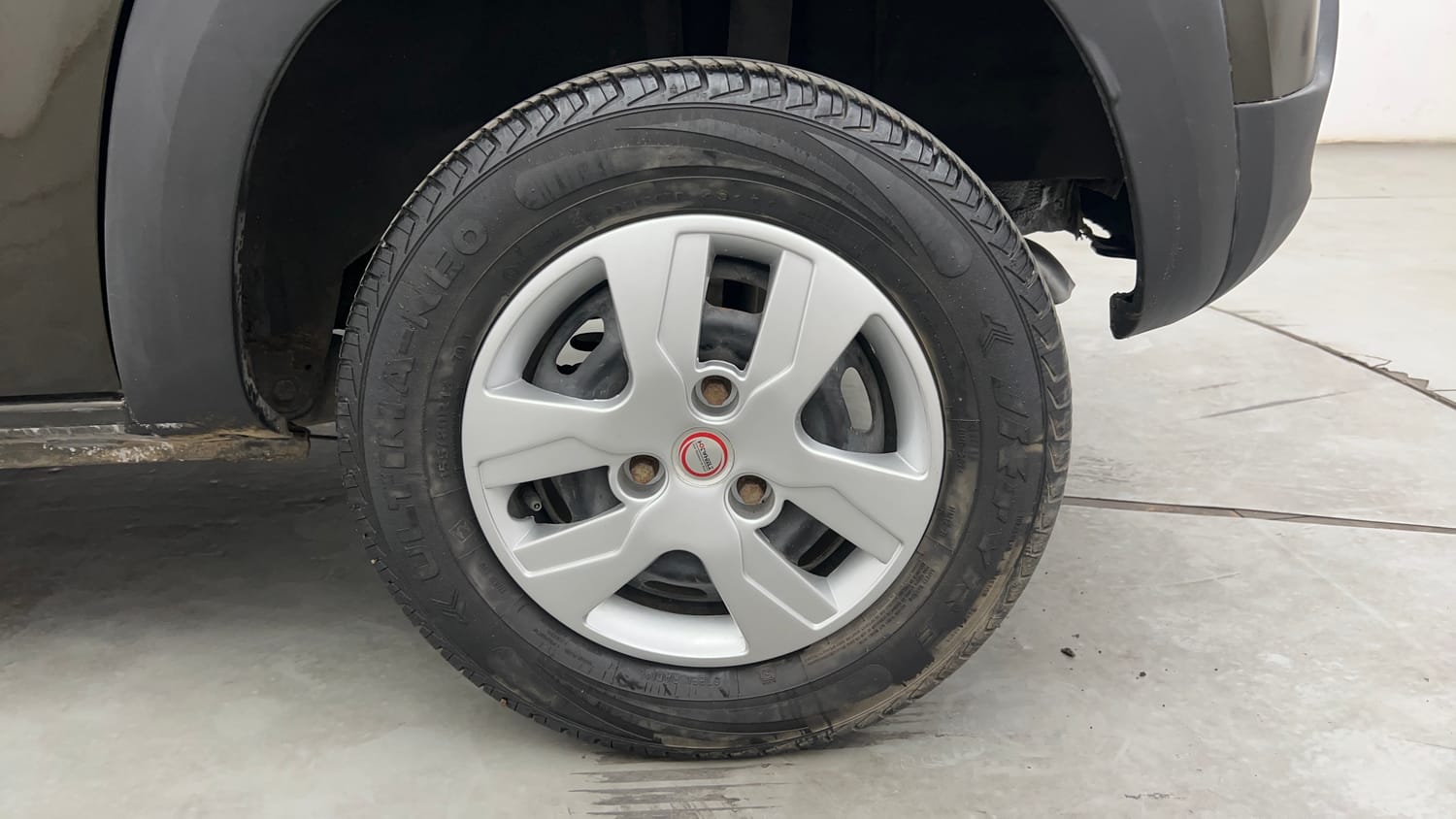 Used 2019 Renault Kwid RXT (O) 1.0 SCE Edition Petrol Manual tyres LEFT REAR TYRE RIM VIEW