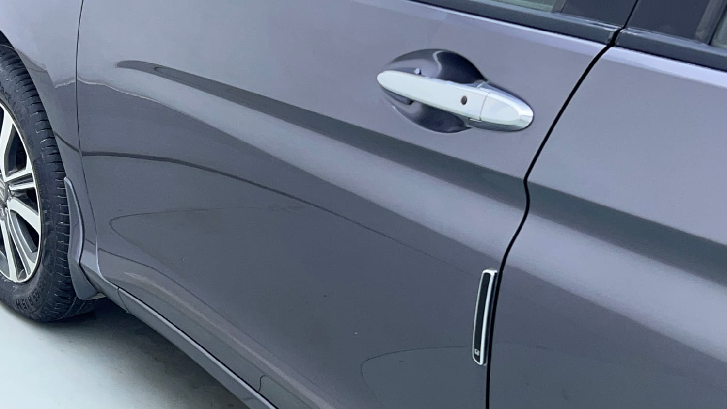 Used 2018 Honda City V Petrol Petrol Manual dents MINOR SCRATCH
