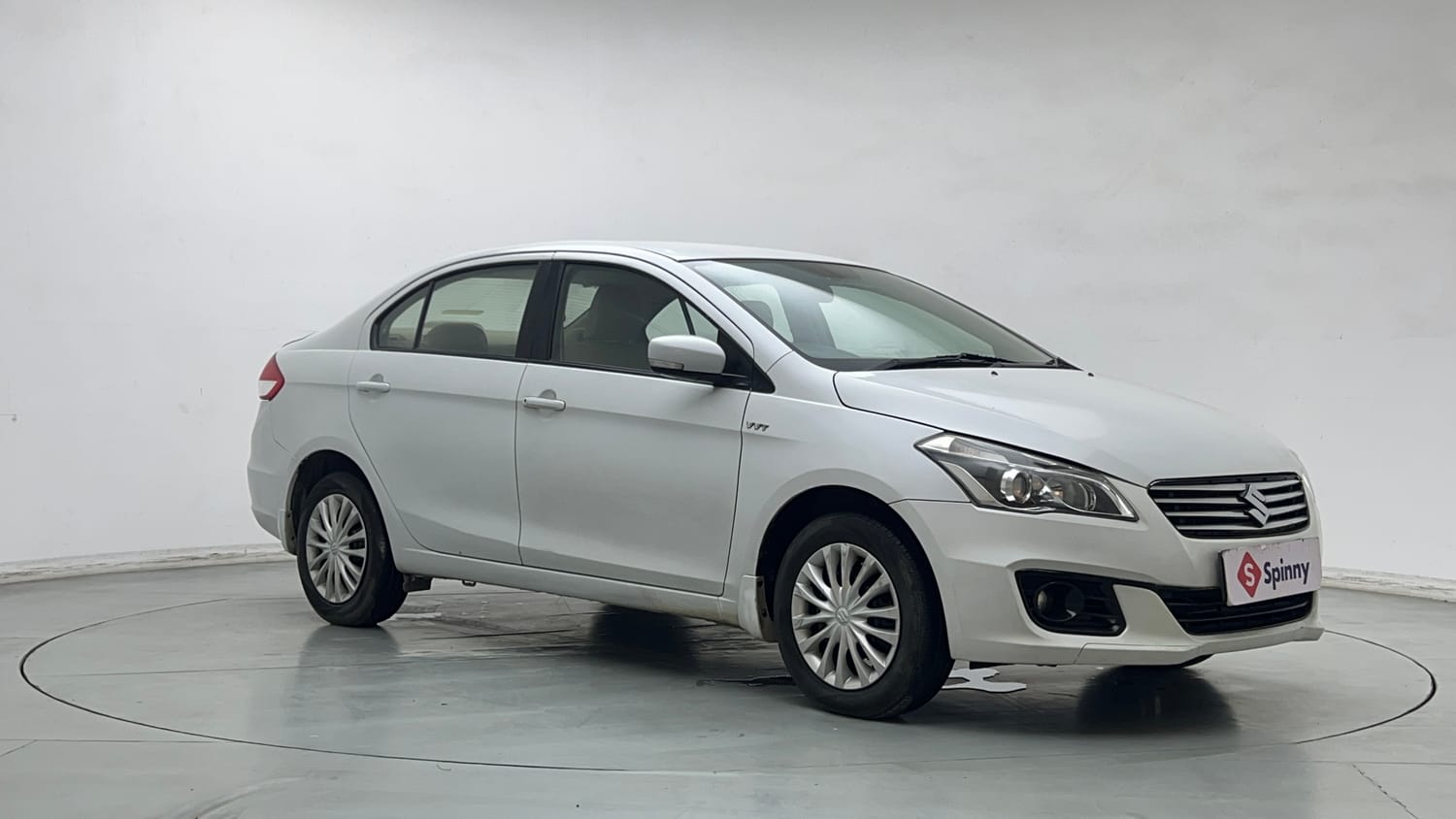 Used 2016 Maruti Suzuki Ciaz VXi+ AT Petrol Automatic exterior RIGHT FRONT CORNER VIEW