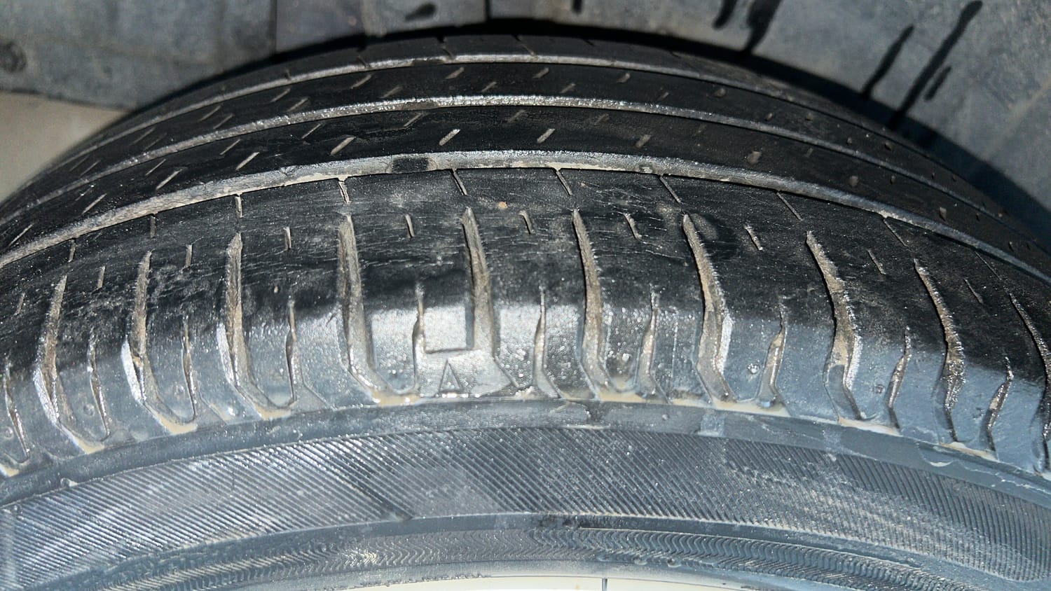 Used 2018 Maruti Suzuki New Ertiga ZXi AT Petrol Automatic tyres RIGHT REAR TYRE TREAD VIEW