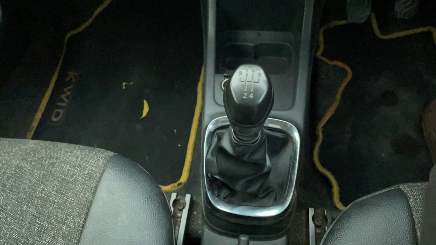 Used 2016 Renault Kwid RXT Petrol Manual interior GEAR  KNOB VIEW