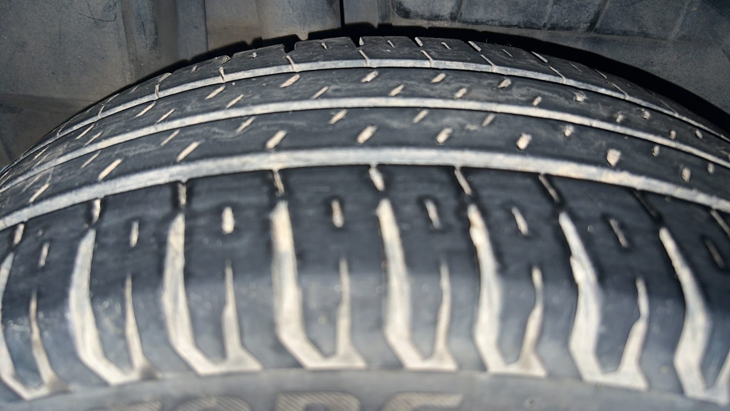 Used 2017 Maruti Suzuki Dzire ZXi Plus AMT Petrol Automatic tyres RIGHT REAR TYRE TREAD VIEW