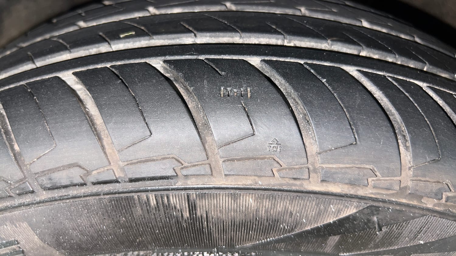 Used 2025 Hyundai Exter SX (O) Connect 1.2 AMT Petrol Automatic tyres LEFT FRONT TYRE TREAD VIEW