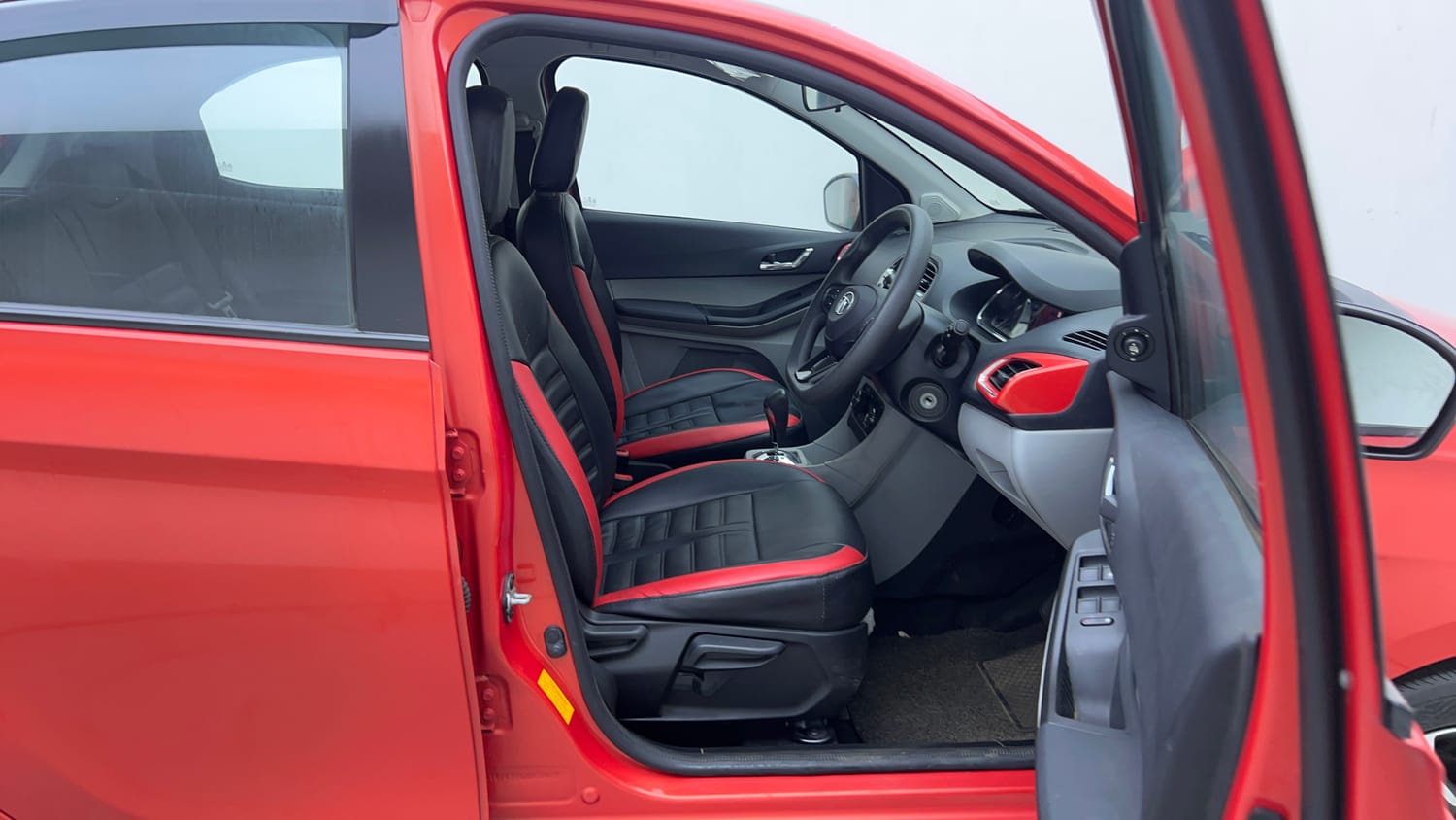 Used 2020 Tata Tiago XZA Plus Dual Tone Petrol Automatic interior RIGHT SIDE FRONT DOOR CABIN VIEW