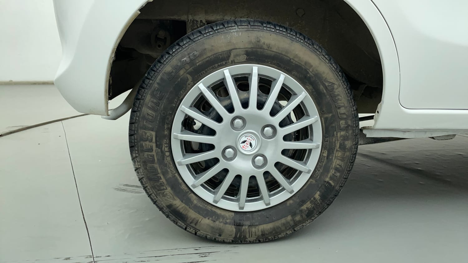 Used 2017 Maruti Suzuki Alto 800 LXi Petrol Manual tyres RIGHT REAR TYRE RIM VIEW