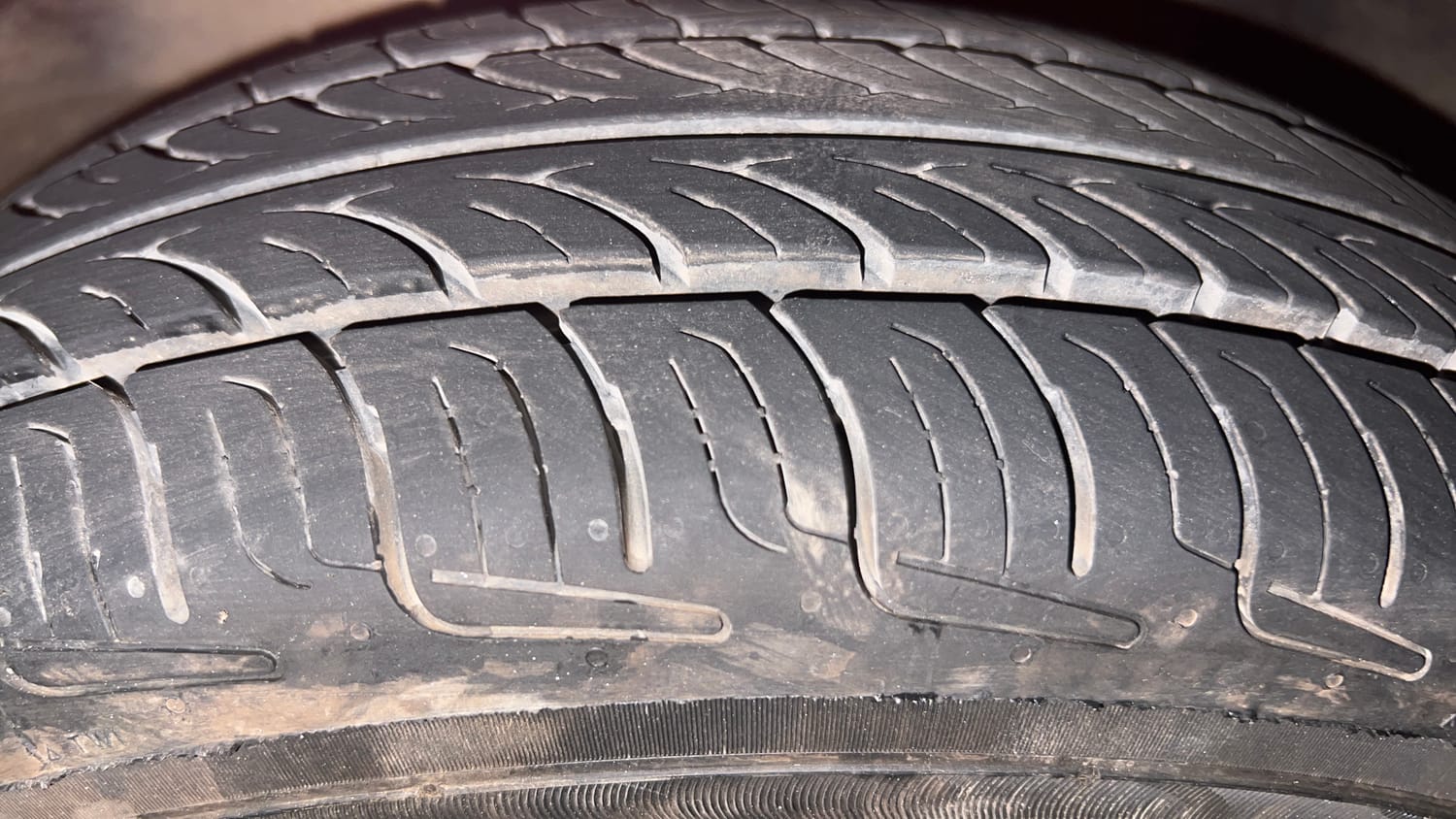Used 2016 Maruti Suzuki Alto 800 VXi Petrol Manual tyres LEFT FRONT TYRE TREAD VIEW
