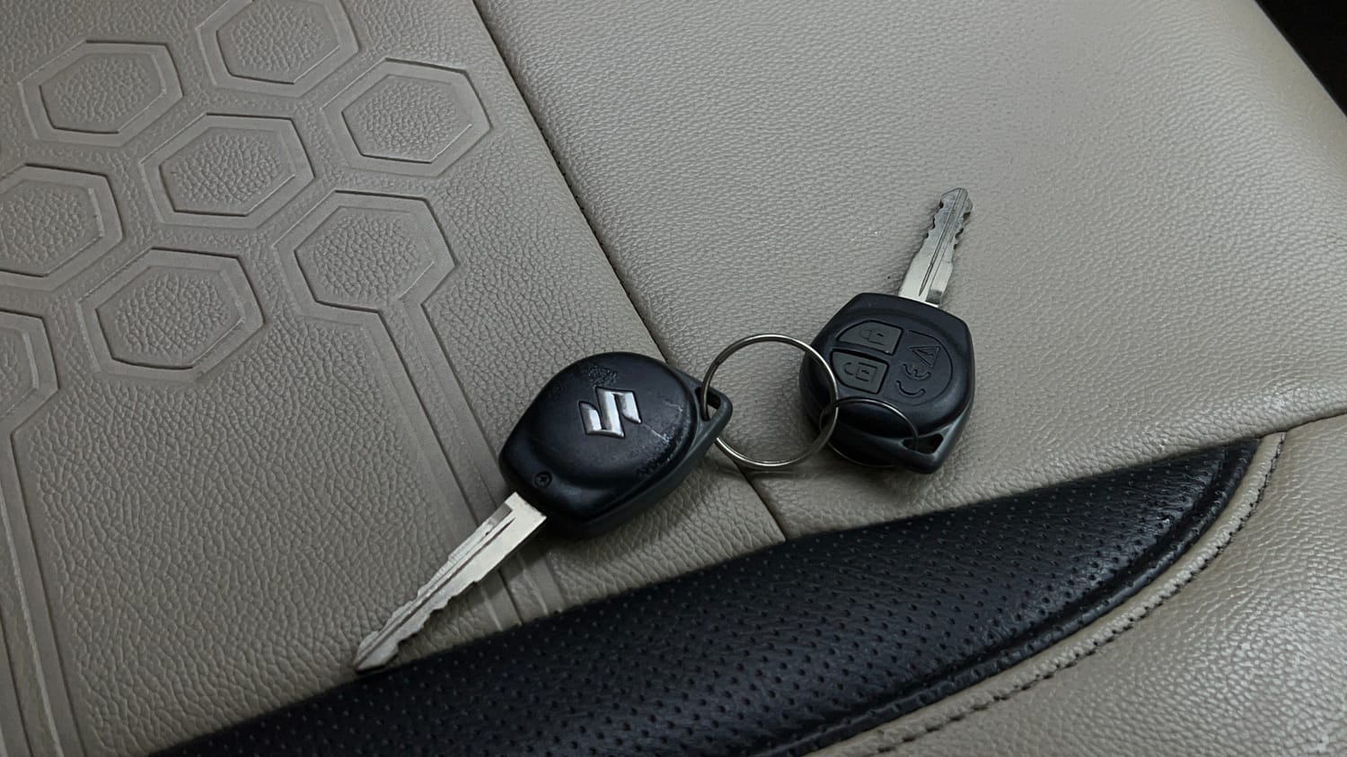 Used 2017 Maruti Suzuki Swift Dzire VXI Petrol Manual extra CAR KEY VIEW