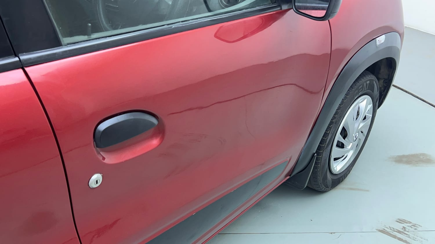 Used 2016 Renault Kwid RXT Petrol Manual dents MINOR SCRATCH