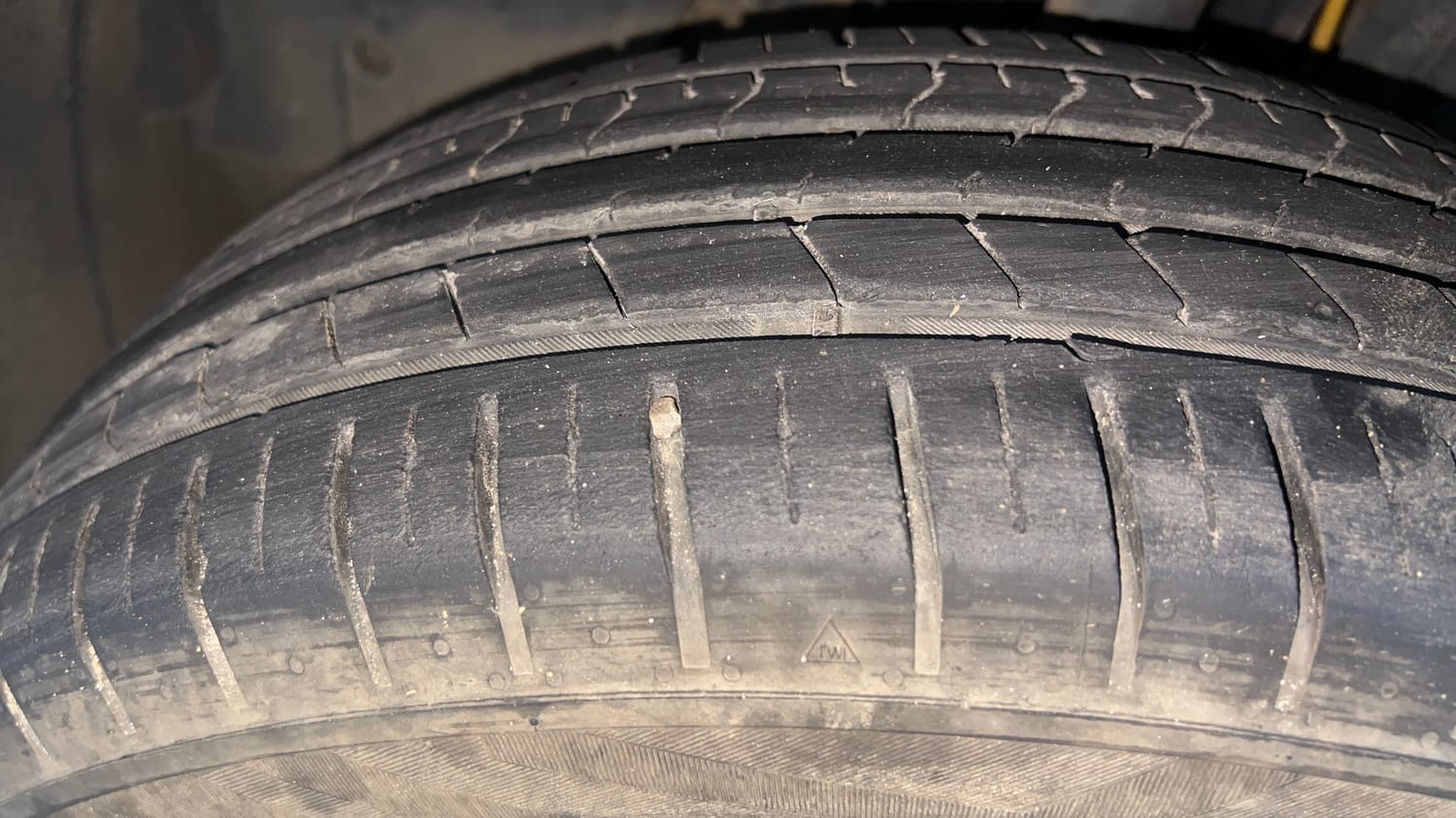 Used 2021 Nissan Magnite XV Premium Petrol + CNG(Outside Fitted) Cng Manual tyres LEFT FRONT TYRE TREAD VIEW