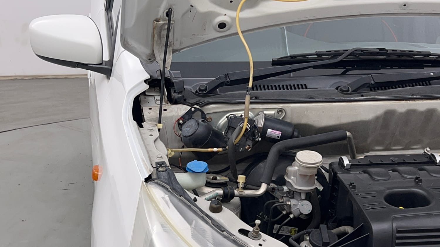 Used 2014 Maruti Suzuki Alto K10 VXi AMT Petrol Automatic engine ENGINE RIGHT SIDE HINGE & APRON VIEW
