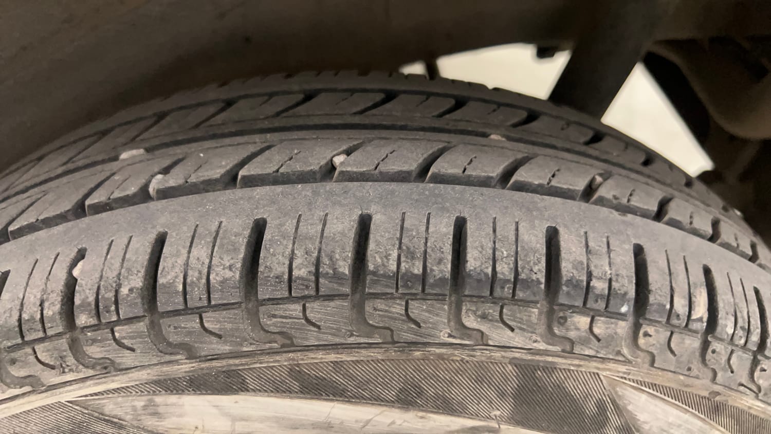 Used 2014 Maruti Suzuki Wagon R LXI CNG Cng Manual tyres LEFT REAR TYRE TREAD VIEW