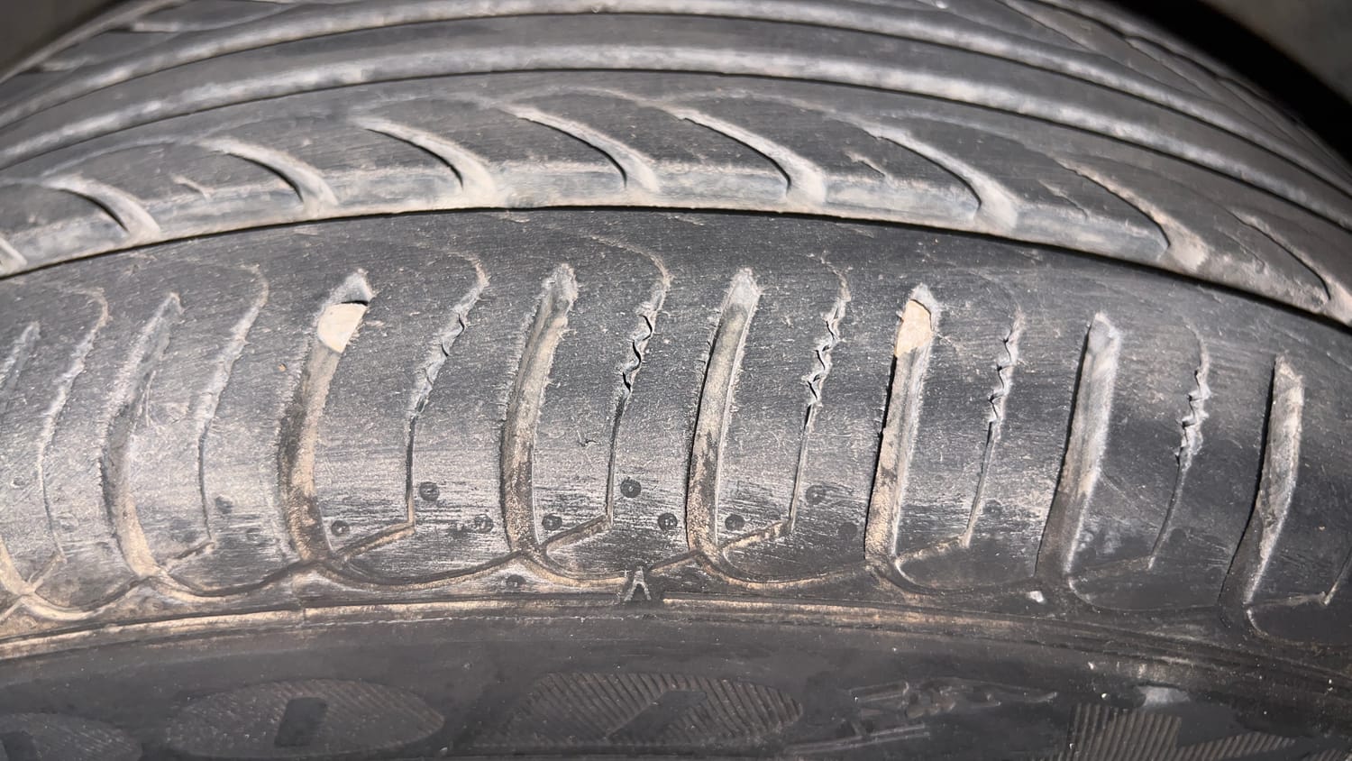 Used 2018 Ford EcoSport Titanium 1.5L Ti-VCT Petrol Manual tyres LEFT FRONT TYRE TREAD VIEW
