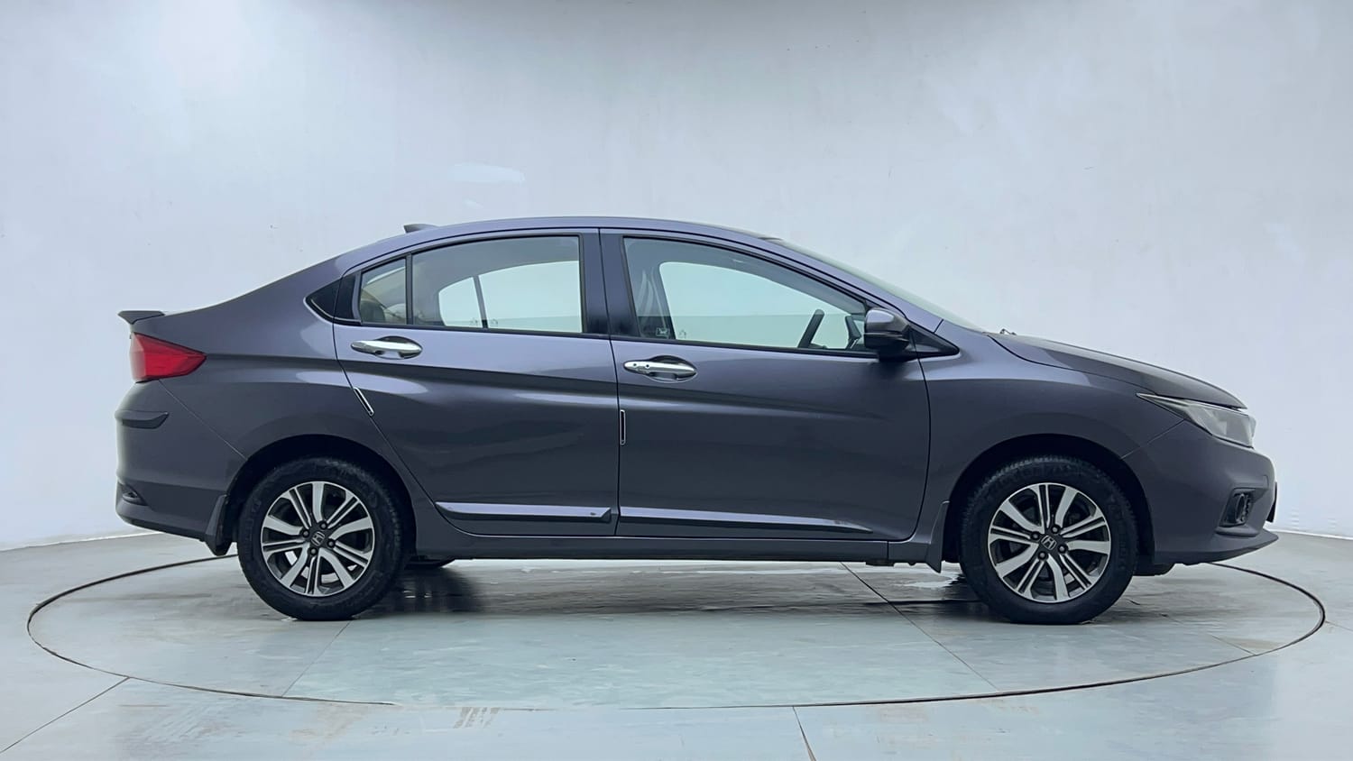 Used 2018 Honda City V Petrol Petrol Manual exterior RIGHT SIDE VIEW