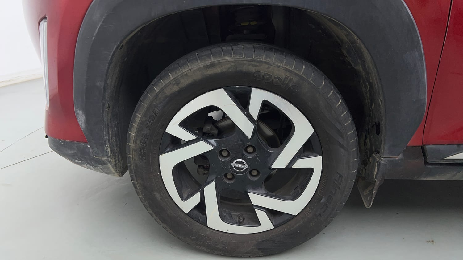 Used 2021 Nissan Magnite XV Premium Petrol + CNG(Outside Fitted) Cng Manual tyres LEFT FRONT TYRE RIM VIEW