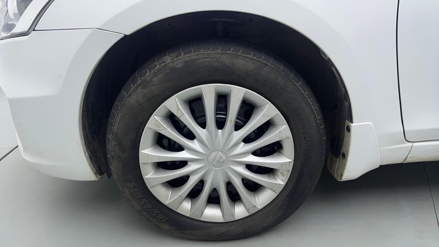 Used 2016 Maruti Suzuki Ciaz VXi+ AT Petrol Automatic tyres LEFT FRONT TYRE RIM VIEW