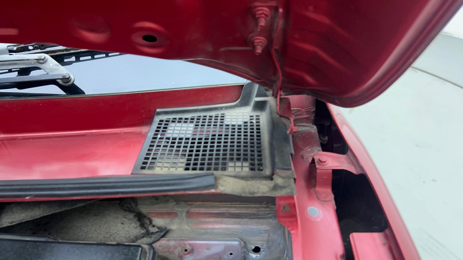 Used 2019 Renault Kwid RXT (O) 1.0 SCE Edition Petrol Manual engine ENGINE LEFT SIDE HINGE & APRON VIEW