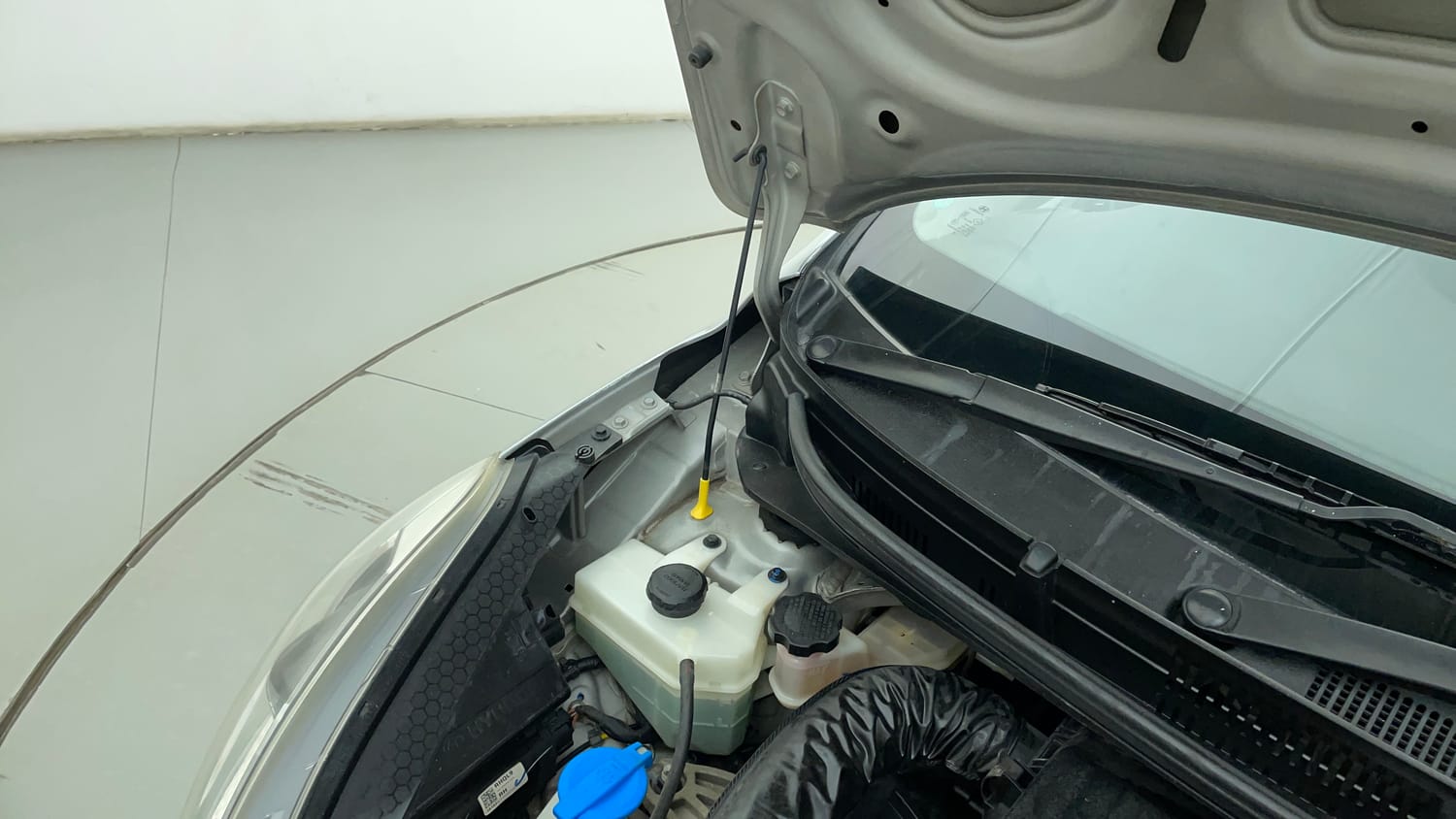 Used 2020 Hyundai Grand i10 Nios Sportz AMT 1.2 Kappa VTVT Petrol Automatic engine ENGINE RIGHT SIDE HINGE & APRON VIEW