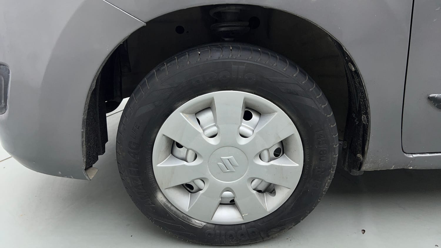 Used 2015 Maruti Suzuki Wagon R LXI CNG Cng Manual tyres LEFT FRONT TYRE RIM VIEW