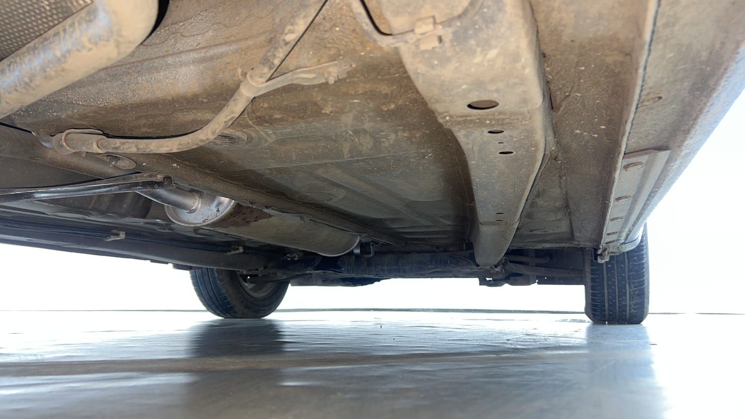 Used 2017 Maruti Suzuki Dzire ZXi Plus AMT Petrol Automatic extra REAR RIGHT UNDERBODY VIEW