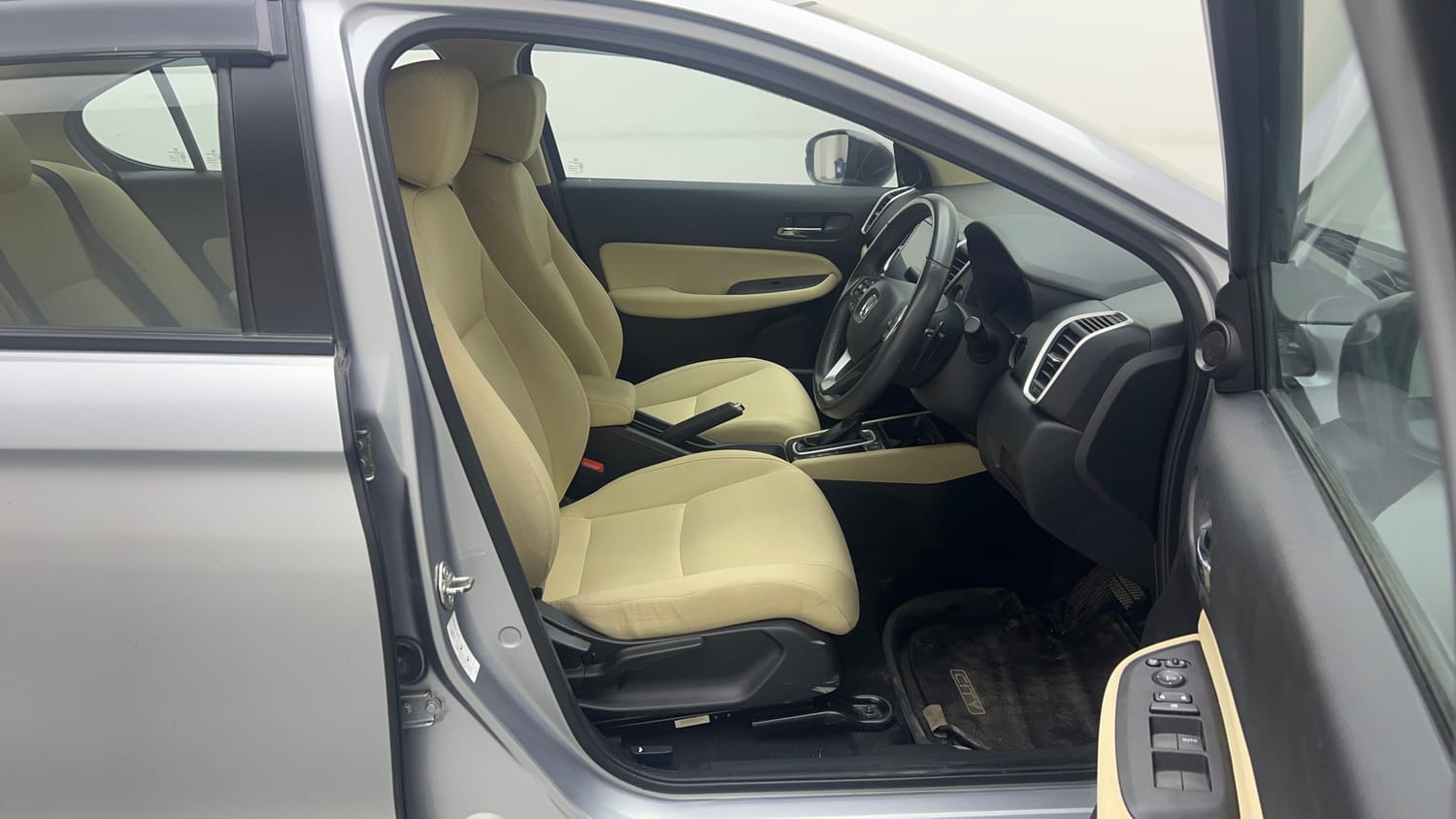 Used 2022 Honda City VX CVT Petrol Petrol Automatic interior RIGHT SIDE FRONT DOOR CABIN VIEW