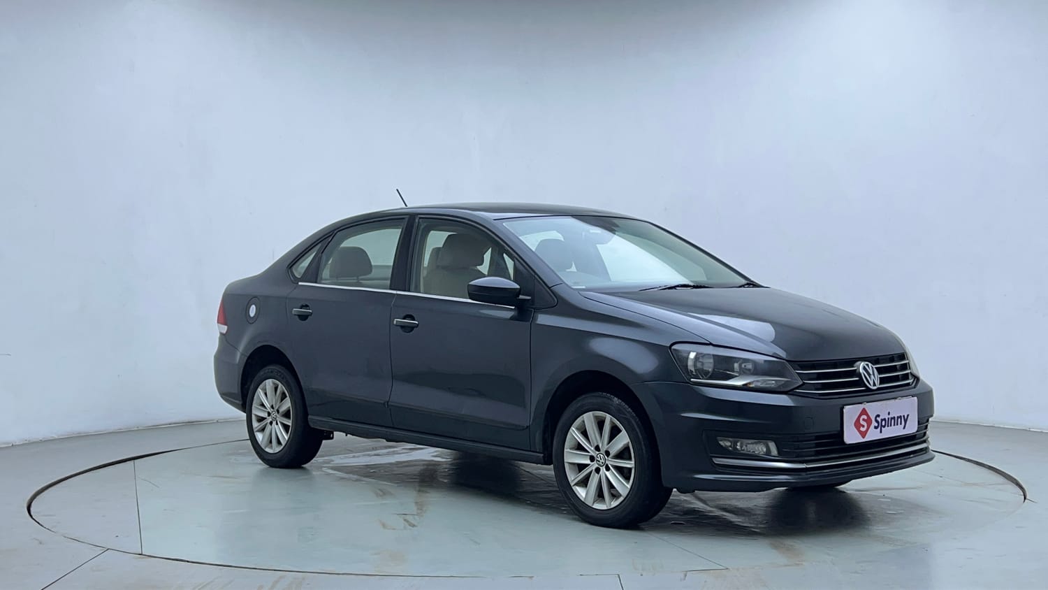 Used 2016 Volkswagen Vento Highline Petrol AT Petrol Automatic exterior RIGHT FRONT CORNER VIEW